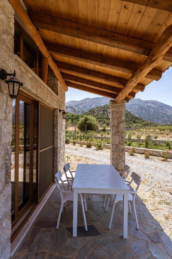 Omalos Village Buitenkant foto